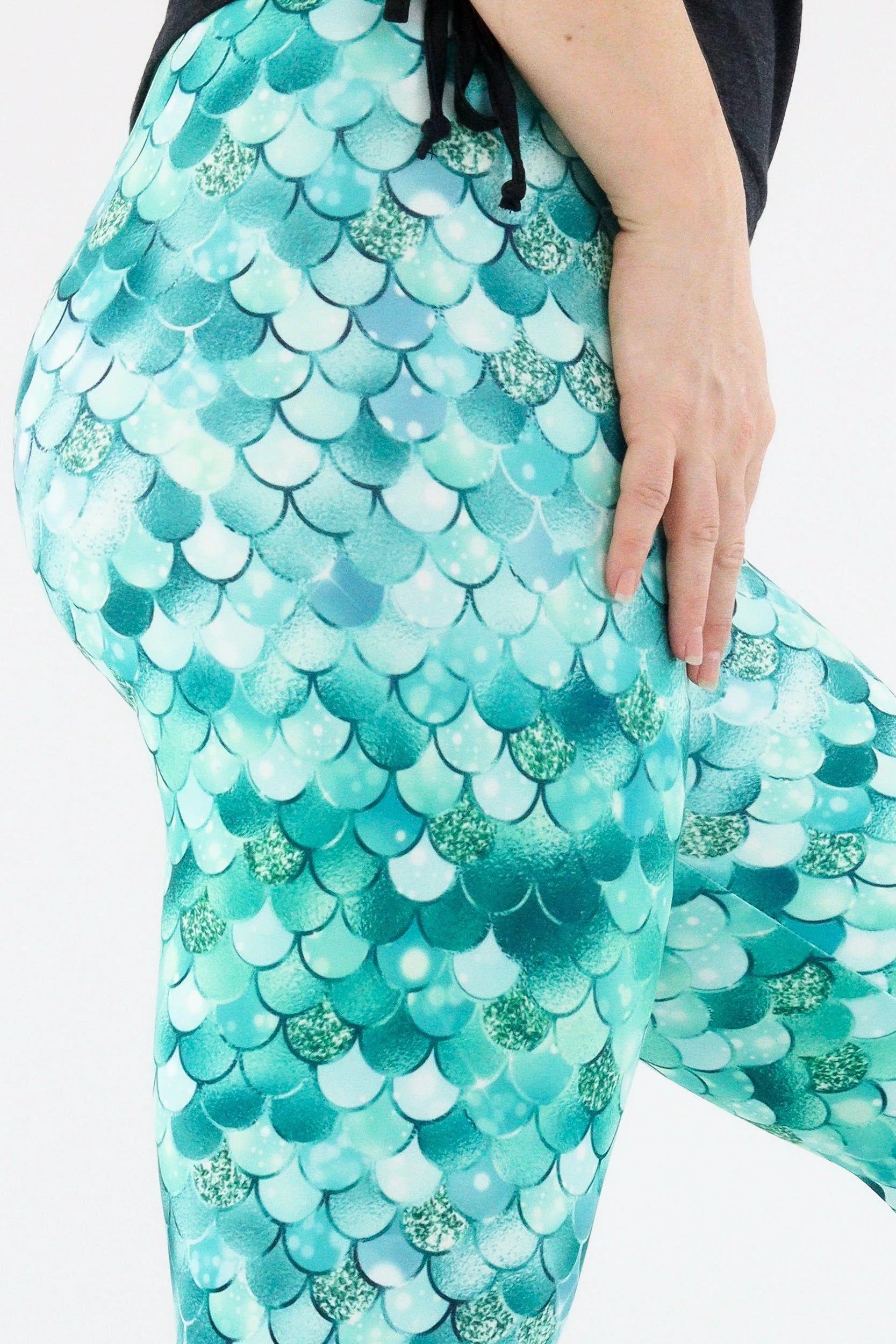 Aquamarine Mermaid - Casual Capri Leggings