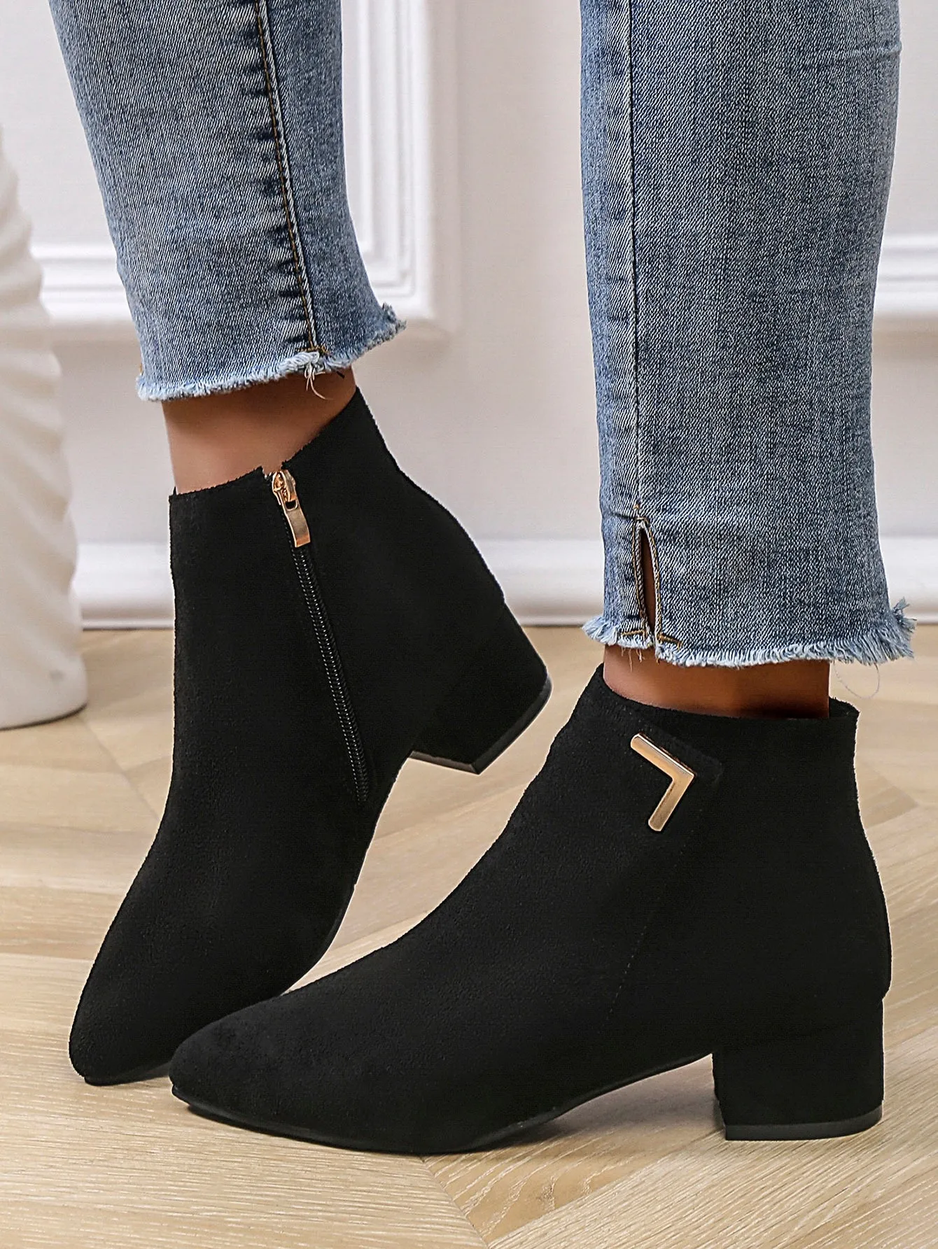 Metal Detail Side Zipper Classic Boots - Black