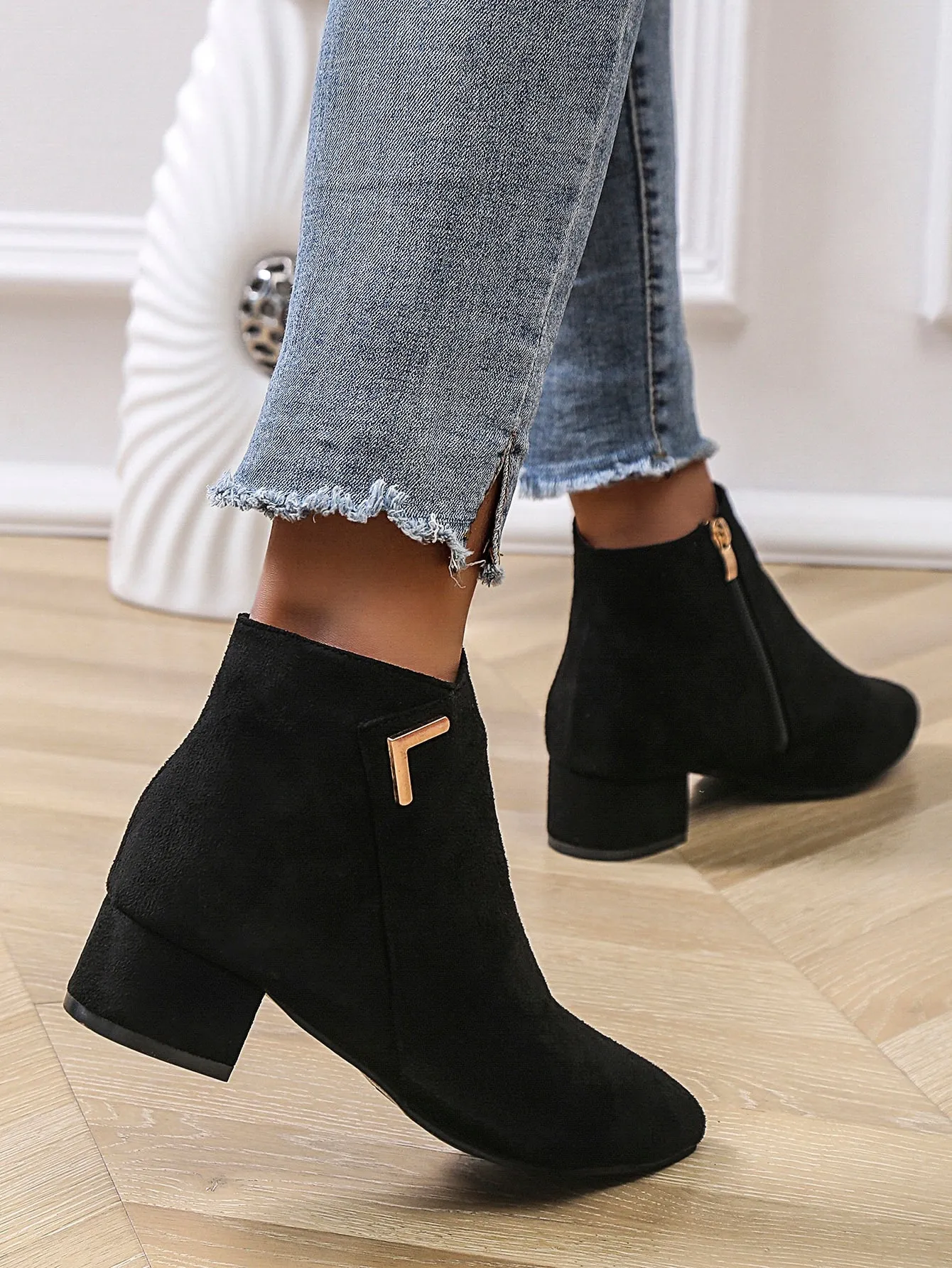 Metal Detail Side Zipper Classic Boots - Black