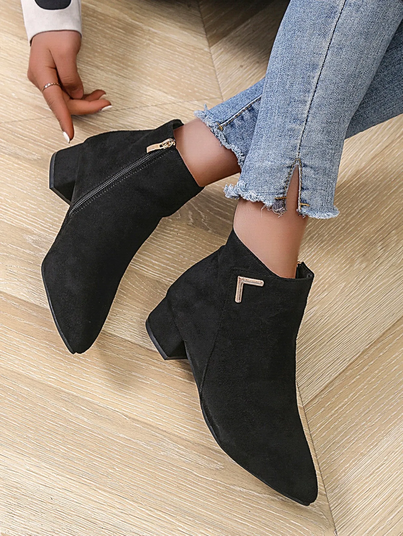 Metal Detail Side Zipper Classic Boots - Black